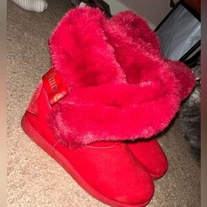 Short red juicy couture fur boots